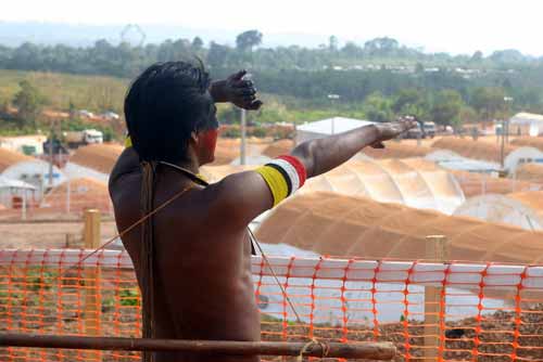 Indien occupant le chantier du barrage de Belo Monte, le 27 septembre 2011.